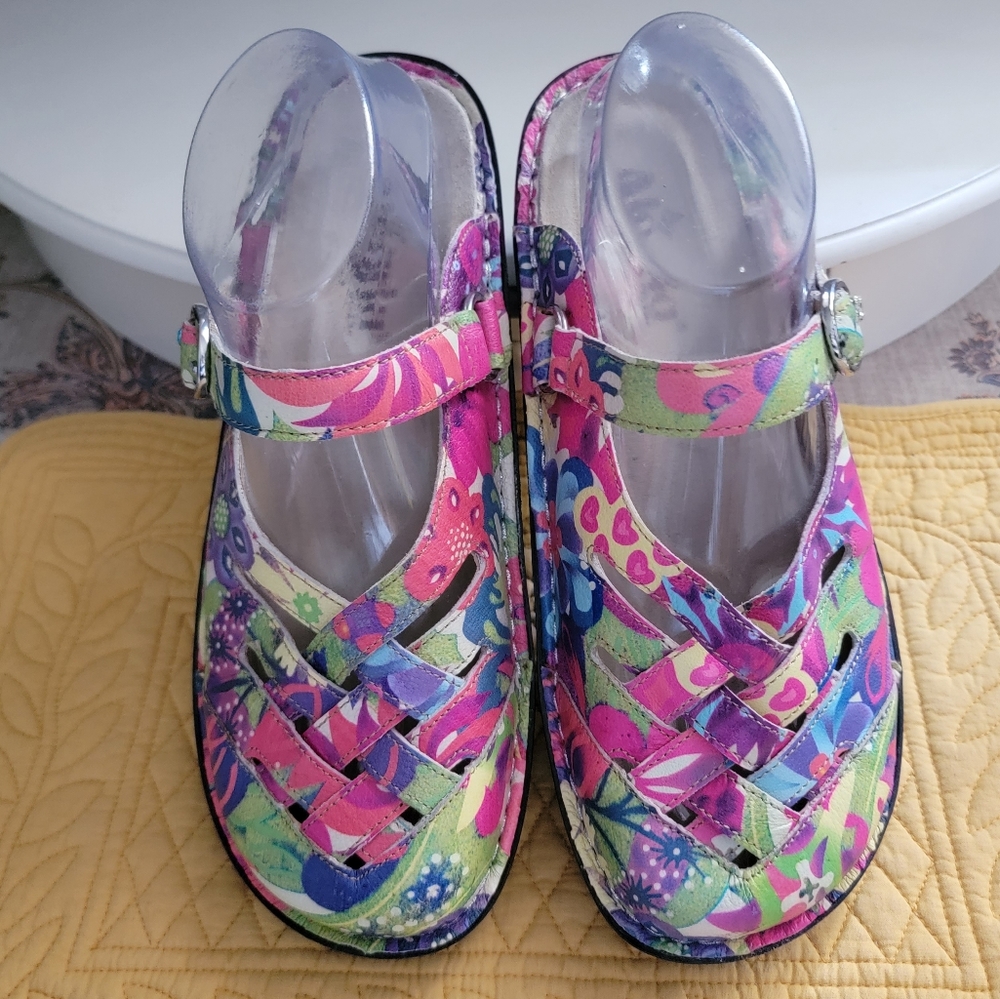 🌺 Beautiful Alegria Woven Leather Clogs 🌺